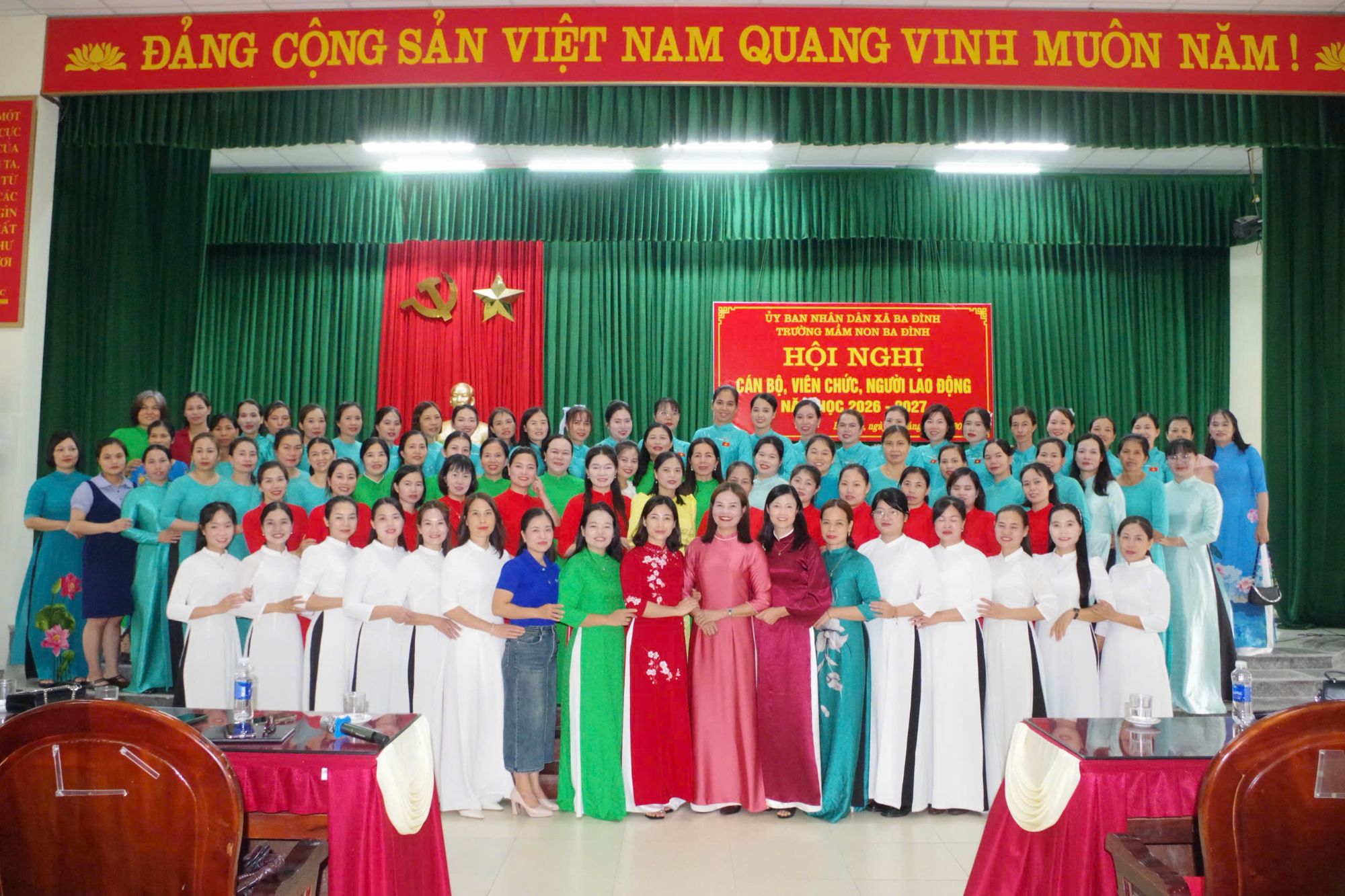 Tập thể cán bộ, giáo viên, nhân viên Trường Mầm non Ba Đình